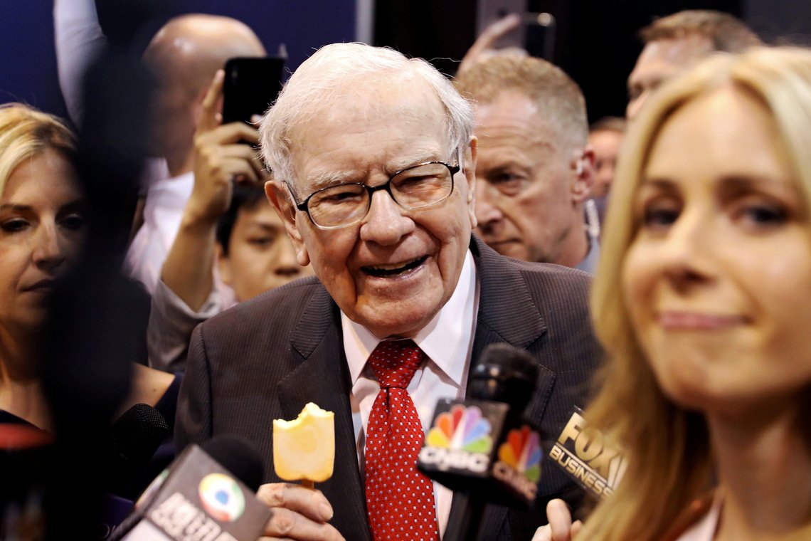 Warren Buffett has Enough Spare Cash to Buy Two-Thirds of All Existing Bitcoin