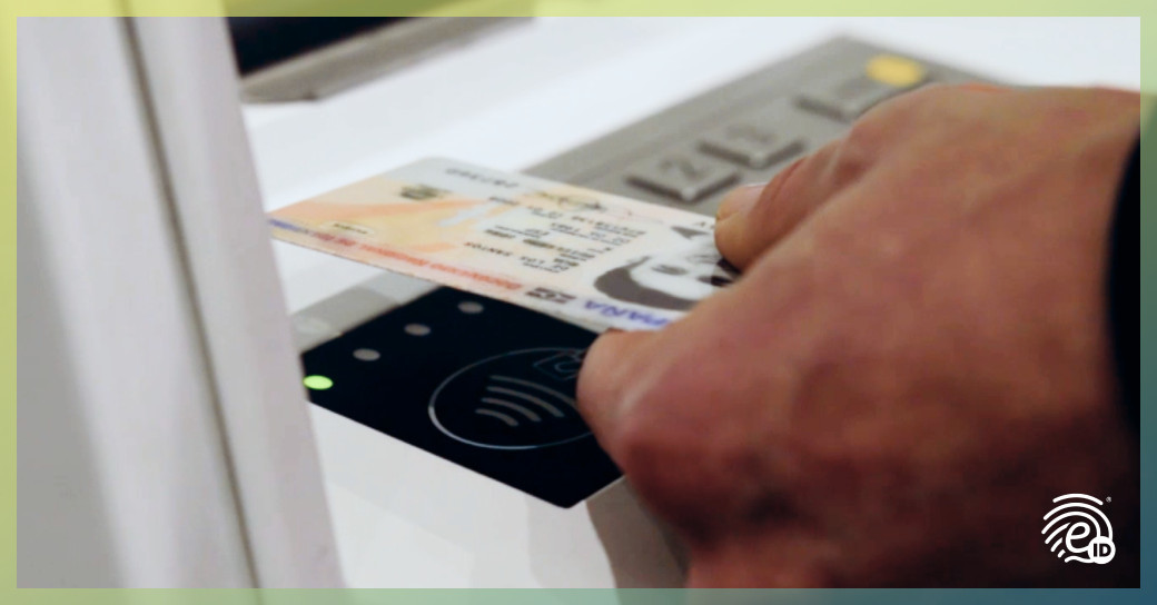 Der kontaktlose Ausweis zur Bargeldabhebung am Geldautomaten